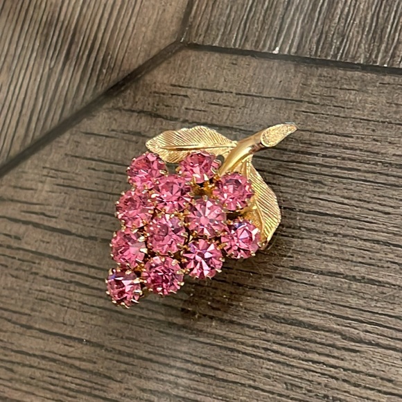 Vintage Pink Rhinestone Fruit or Grape Cluster Pin - Picture 14 of 14